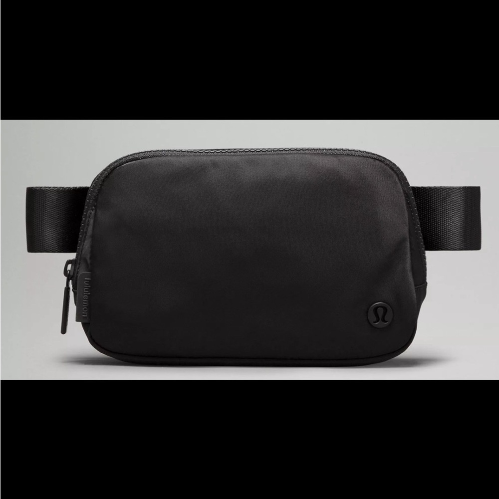 Lululemon Everywhere Belt Bag Like New